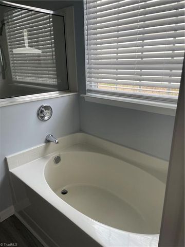 1579 Pondhaven Drive, High Point, NC 27265