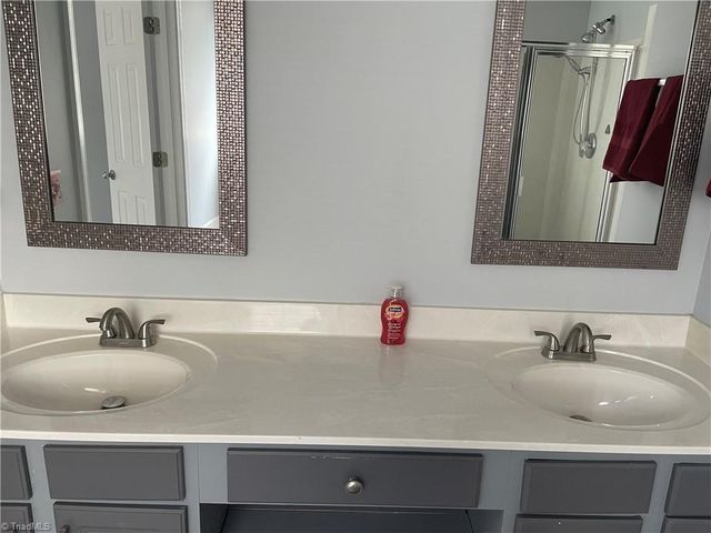 1579 Pondhaven Drive, High Point, NC 27265