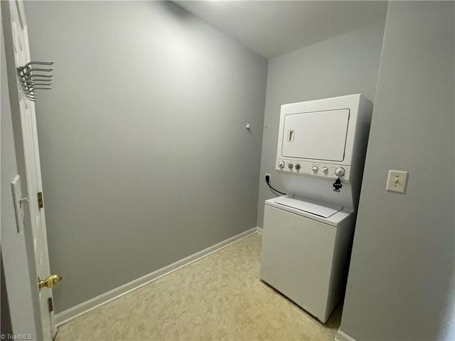 1579 Pondhaven Drive, High Point, NC 27265