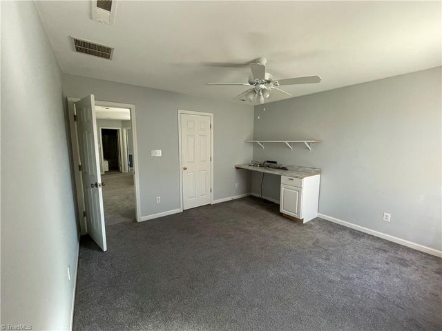 1579 Pondhaven Drive, High Point, NC 27265