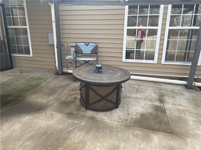 1579 Pondhaven Drive, High Point, NC 27265