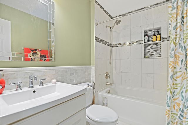 2481 Stoughton Circle, Aurora, IL 60502