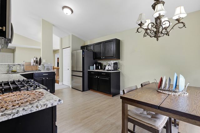 2481 Stoughton Circle, Aurora, IL 60502