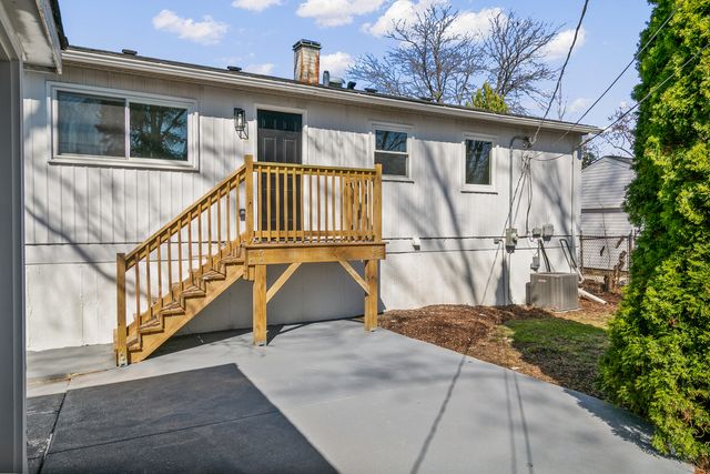 323 Mark Avenue, Glendale Heights, IL 60139