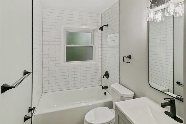 323 Mark Avenue, Glendale Heights, IL 60139