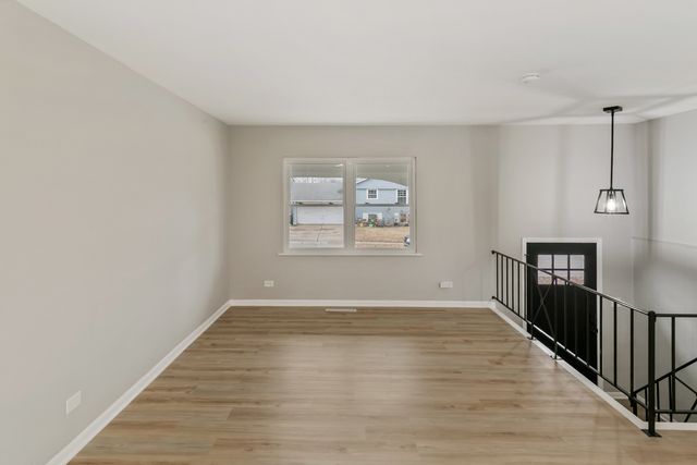 323 Mark Avenue, Glendale Heights, IL 60139