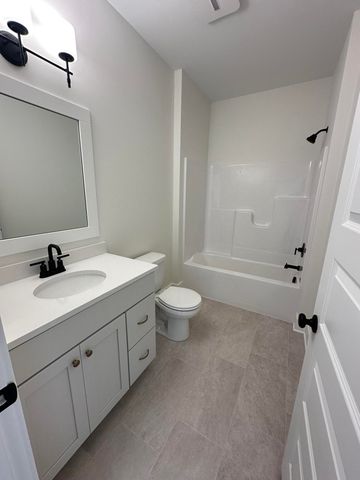 659 Waterford Village Drive NW, Grand Rapids, MI 49534