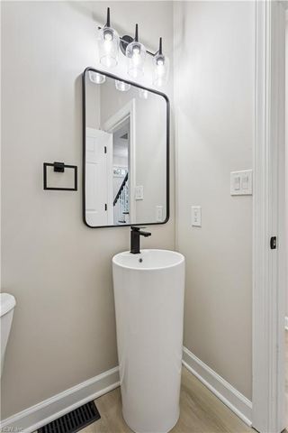 123 Loblolly DR, Yorktown, VA 23692