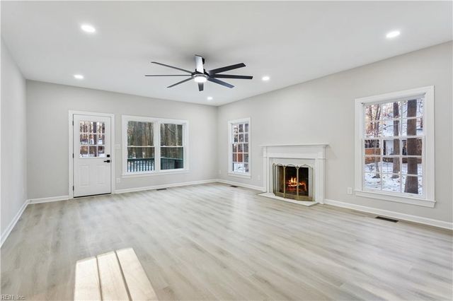 123 Loblolly DR, Yorktown, VA 23692