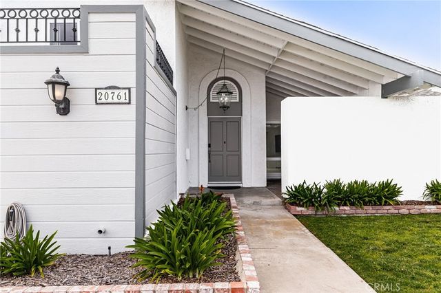 20761 Mission Ln, Huntington Beach, CA 92646