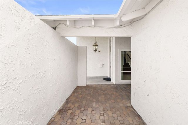 20761 Mission Ln, Huntington Beach, CA 92646