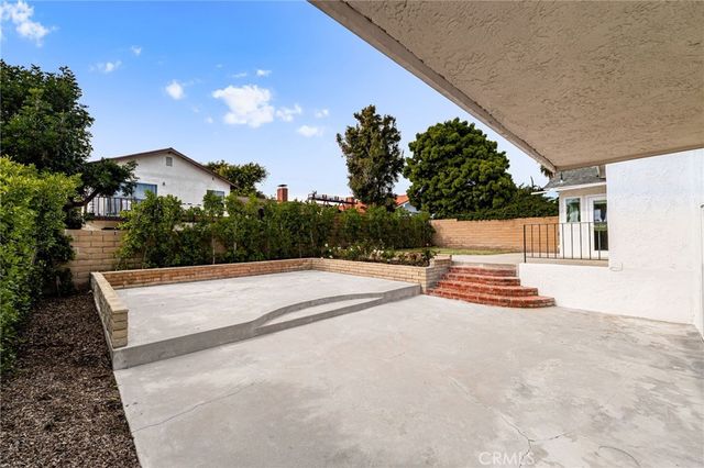 20761 Mission Ln, Huntington Beach, CA 92646