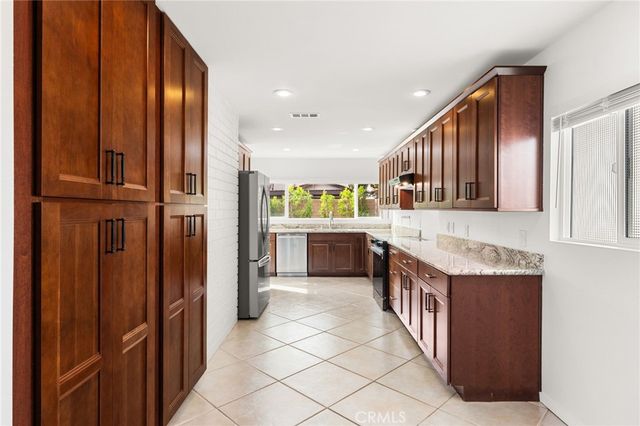 20761 Mission Ln, Huntington Beach, CA 92646