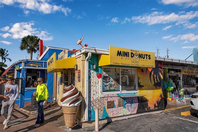 144 GARDEN LANE, Sarasota, FL 34242