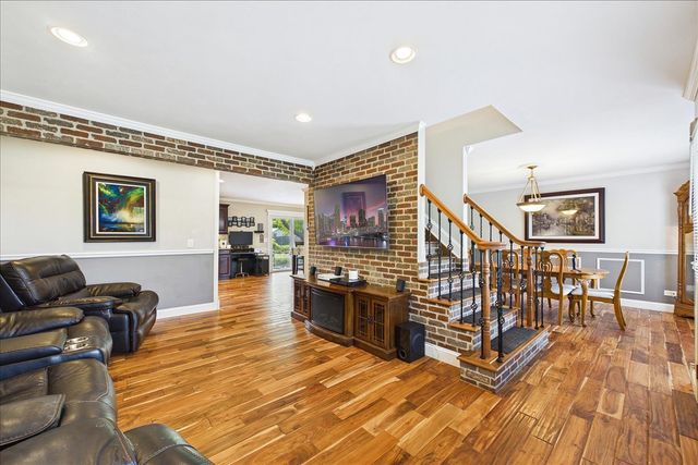 816 Belle Plaine Avenue, Gurnee, IL 60031