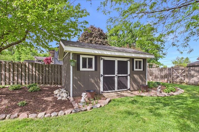 816 Belle Plaine Avenue, Gurnee, IL 60031