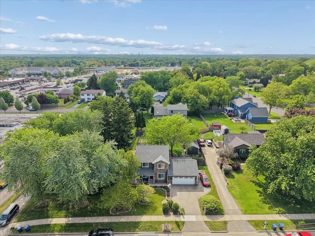816 Belle Plaine Avenue, Gurnee, IL 60031