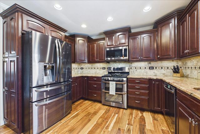 816 Belle Plaine Avenue, Gurnee, IL 60031