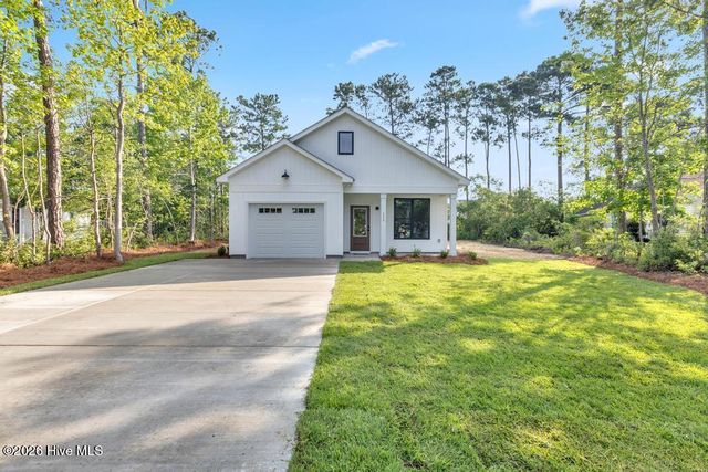 302 Pine Court, Hampstead, NC 28443