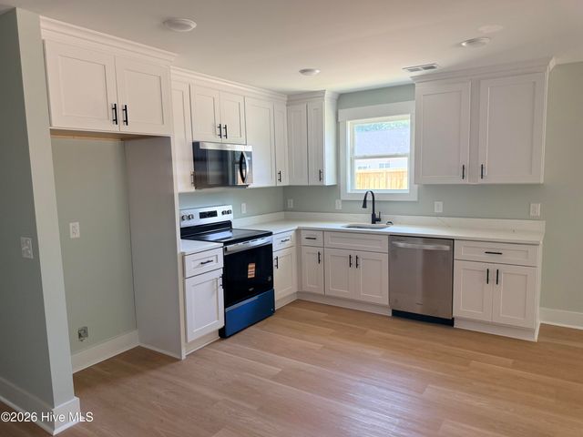 302 Pine Court, Hampstead, NC 28443