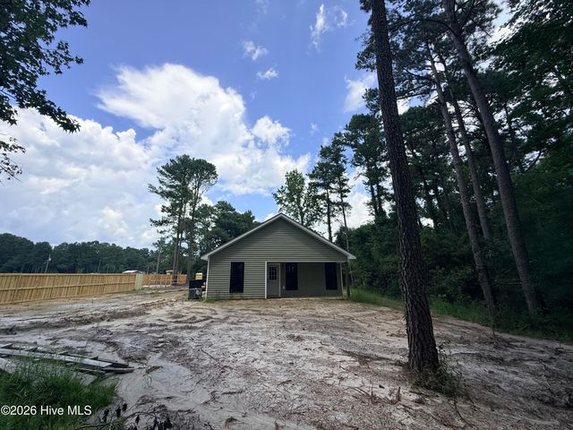 302 Pine Court, Hampstead, NC 28443