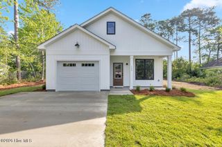 302 Pine Court, Hampstead, NC 28443
