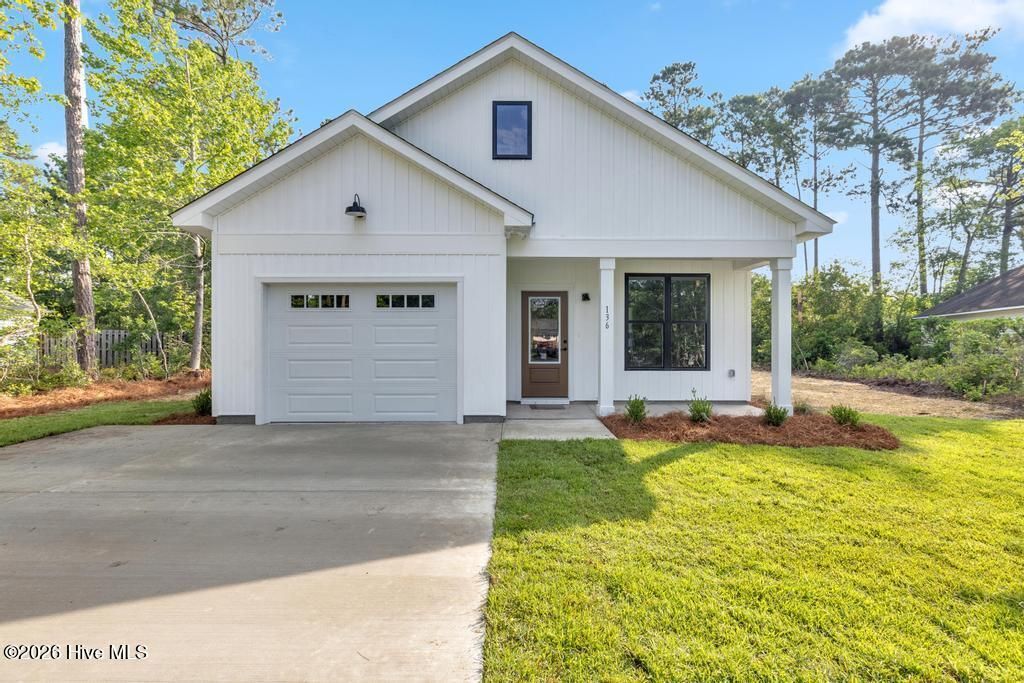 302 Pine Court, Hampstead, NC 28443
