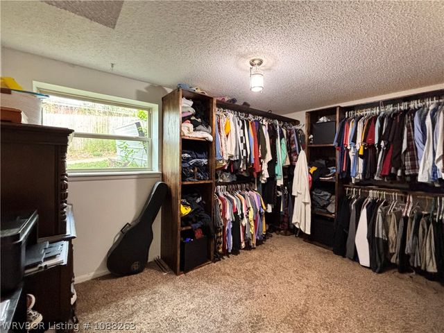 8811 Sebastian Court, Hackett, AR 72937