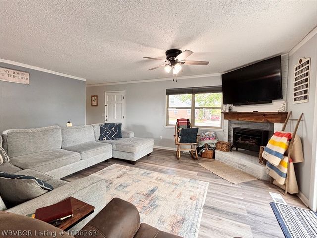 8811 Sebastian Court, Hackett, AR 72937