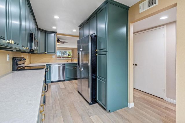 7245 Navajo Road, San Diego, CA 92119