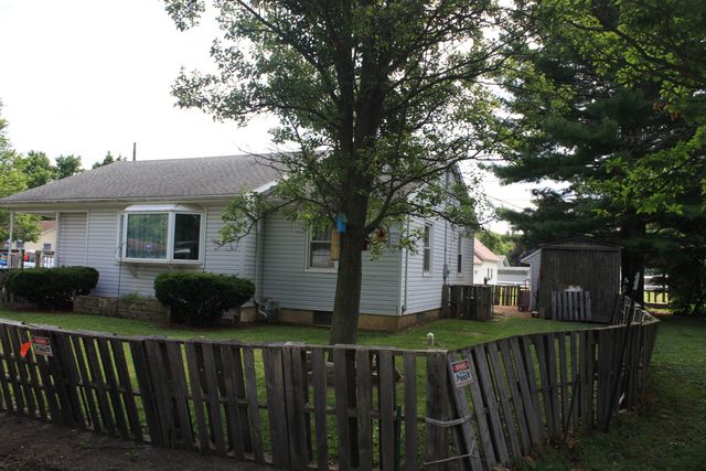 1 Elm Drive, Bethany, IL 61914