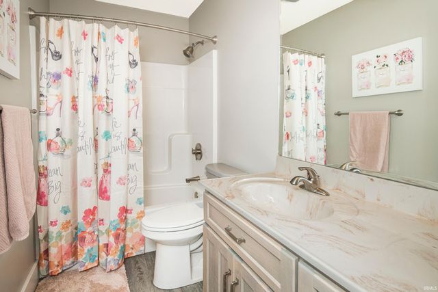 1062 E Ruby Creek Drive, Ellettsville, IN 47429