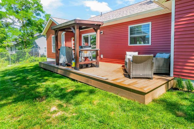 1062 E Ruby Creek Drive, Ellettsville, IN 47429