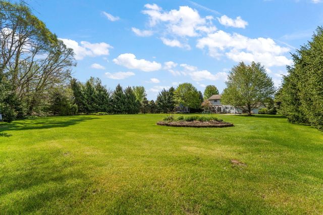 4989 N Remington Square, La Porte, IN 46350