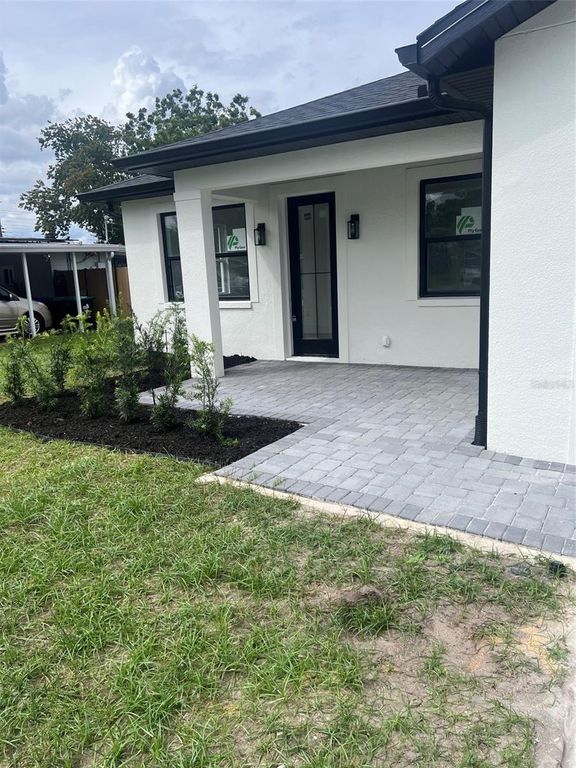Image 2 of property listing at 7113 TURQUOISE LANE, Orlando, FL 32807