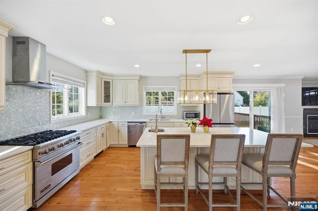 364 W Clinton Avenue, Tenafly, NJ 07670