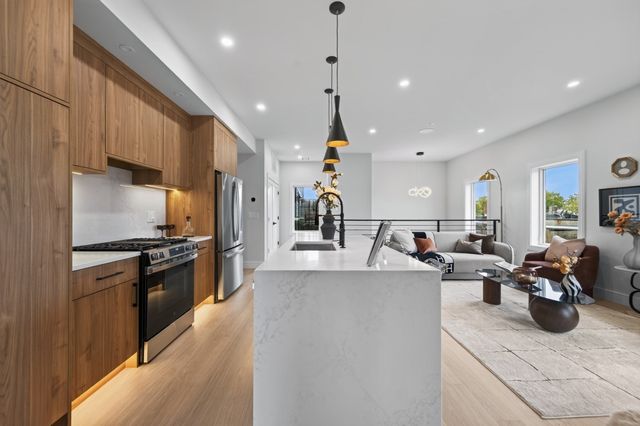250 Bremen U2, Boston, MA 02128