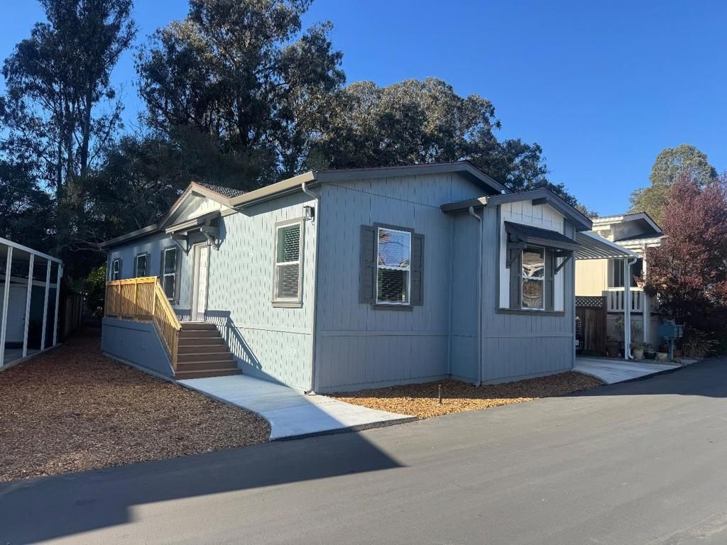 Image 1 of property listing at 3321 Ashwood Way, Soquel, CA 95073