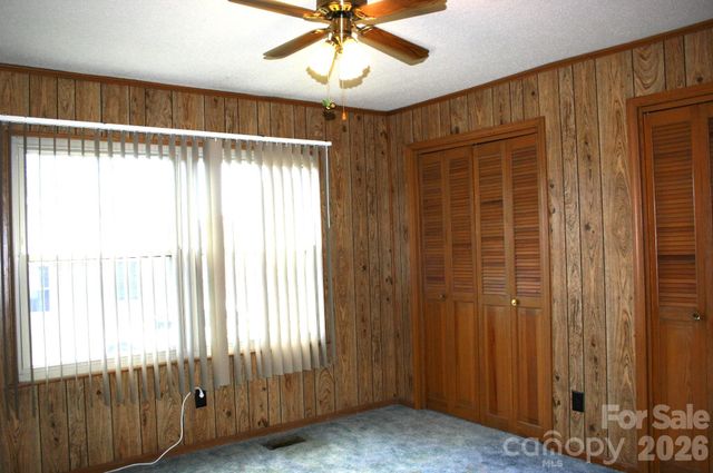 1647 Woodridge Circle, Hickory, NC 28602
