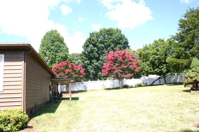 1647 Woodridge Circle, Hickory, NC 28602