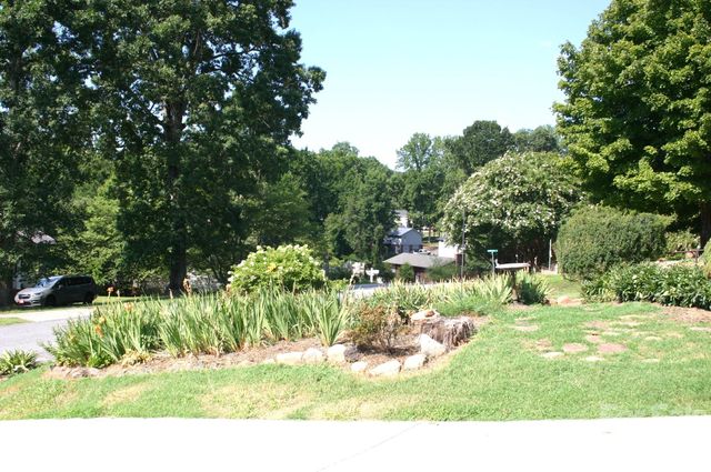 1647 Woodridge Circle, Hickory, NC 28602