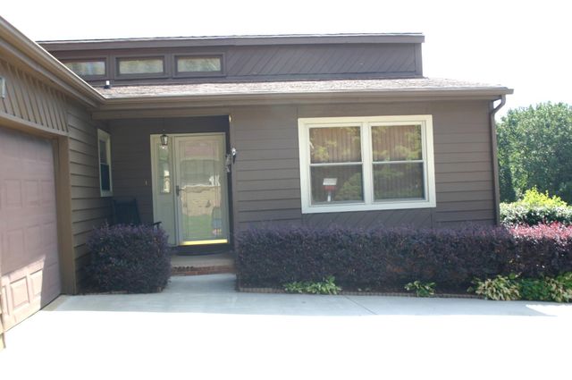 1647 Woodridge Circle, Hickory, NC 28602