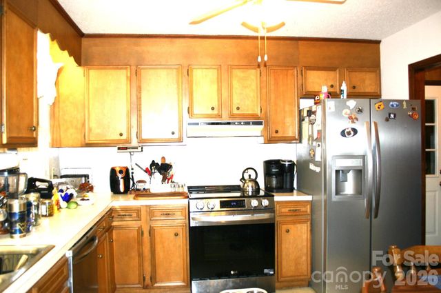 1647 Woodridge Circle, Hickory, NC 28602