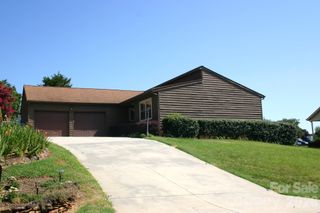 1647 Woodridge Circle, Hickory, NC 28602