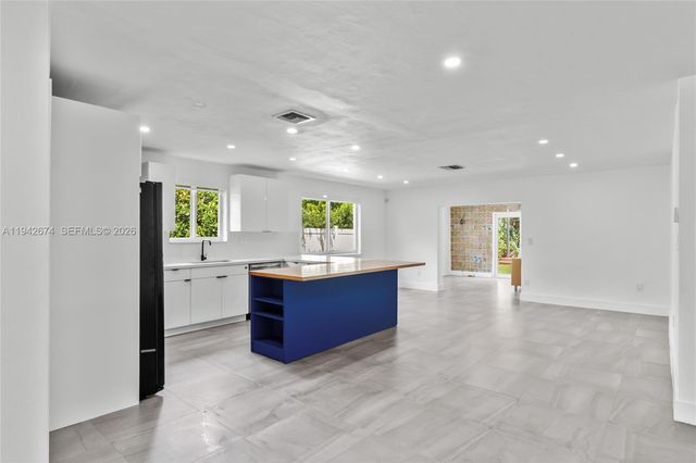 3855 SW 1st St, Miami, FL 33134