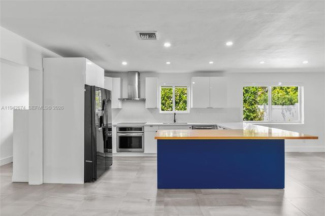 3855 SW 1st St, Miami, FL 33134