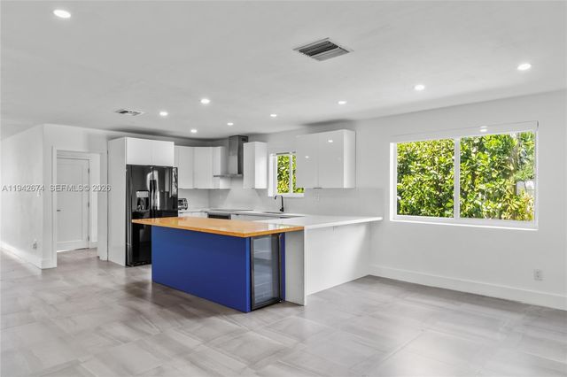 3855 SW 1st St, Miami, FL 33134