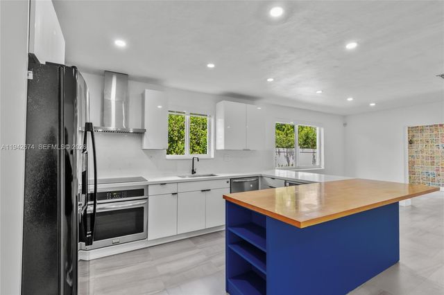 3855 SW 1st St, Miami, FL 33134