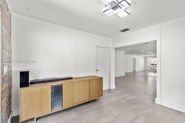 3855 SW 1st St, Miami, FL 33134