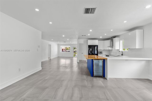 3855 SW 1st St, Miami, FL 33134